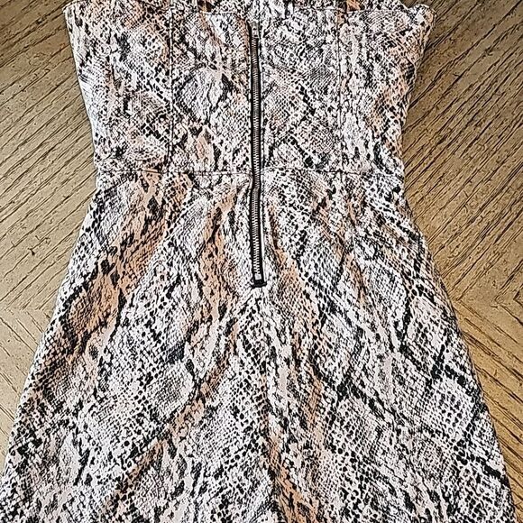 Snakeskin print jumpsuit with cutout size 2 Topshop - Picture 9 of 13